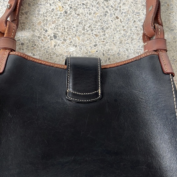 Vintage Dooney & Bourke Black & British Tan Leather Donegal Shoulder Bag - Picture 4 of 9